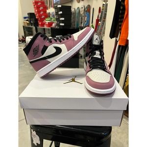Jordan 1 Mid Mulberry Size 7.5 men